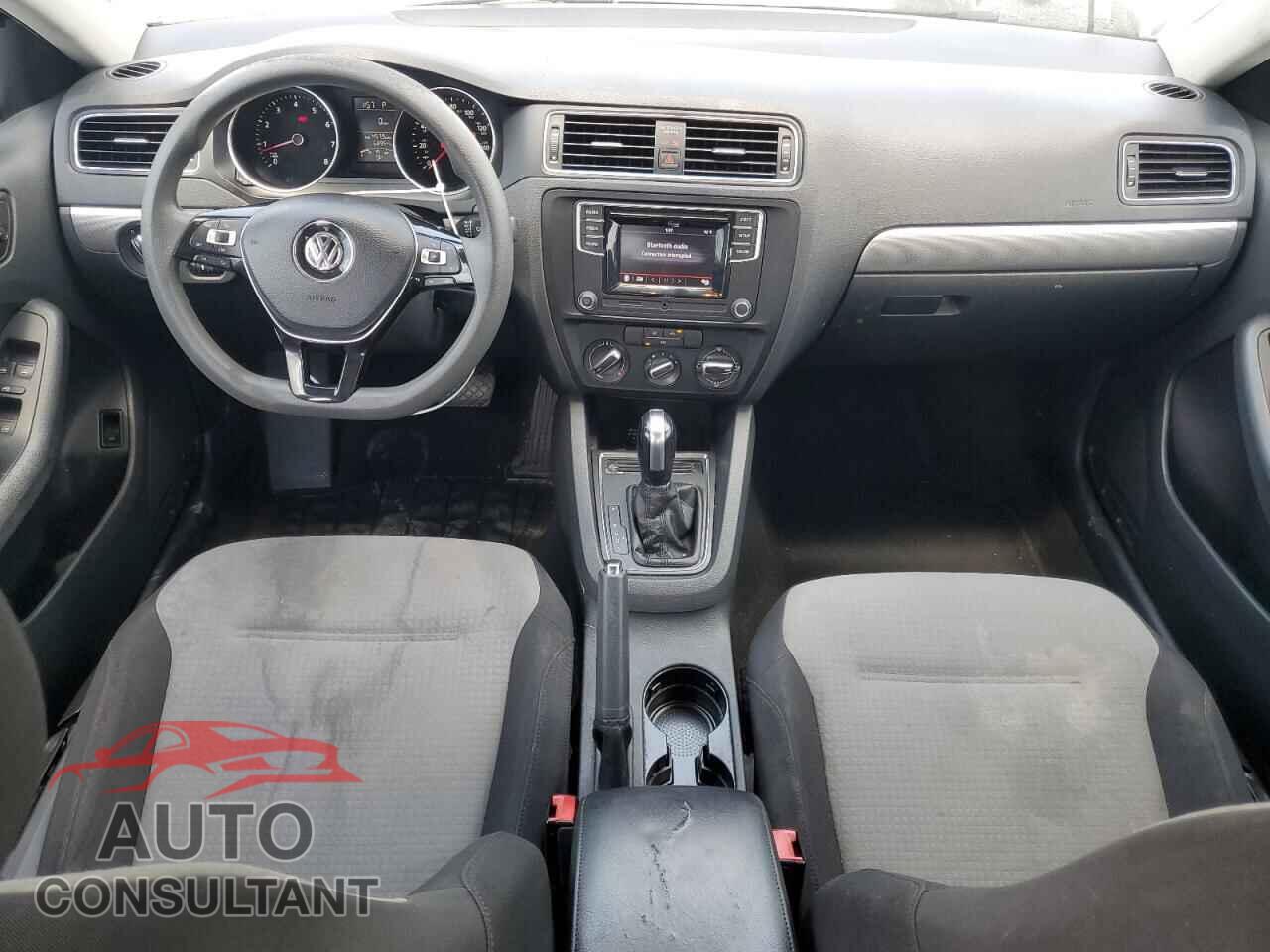 VOLKSWAGEN JETTA 2017 - 3VW2B7AJXHM239449