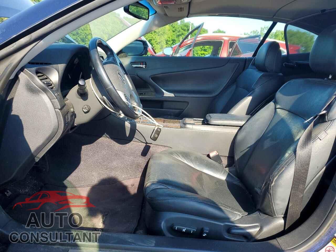 LEXUS IS 2011 - JTHFF2C28B2520082