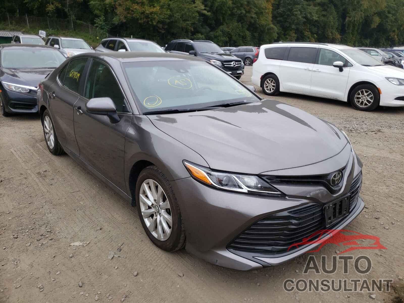 TOYOTA CAMRY 2018 - 4T1B11HK1JU528606