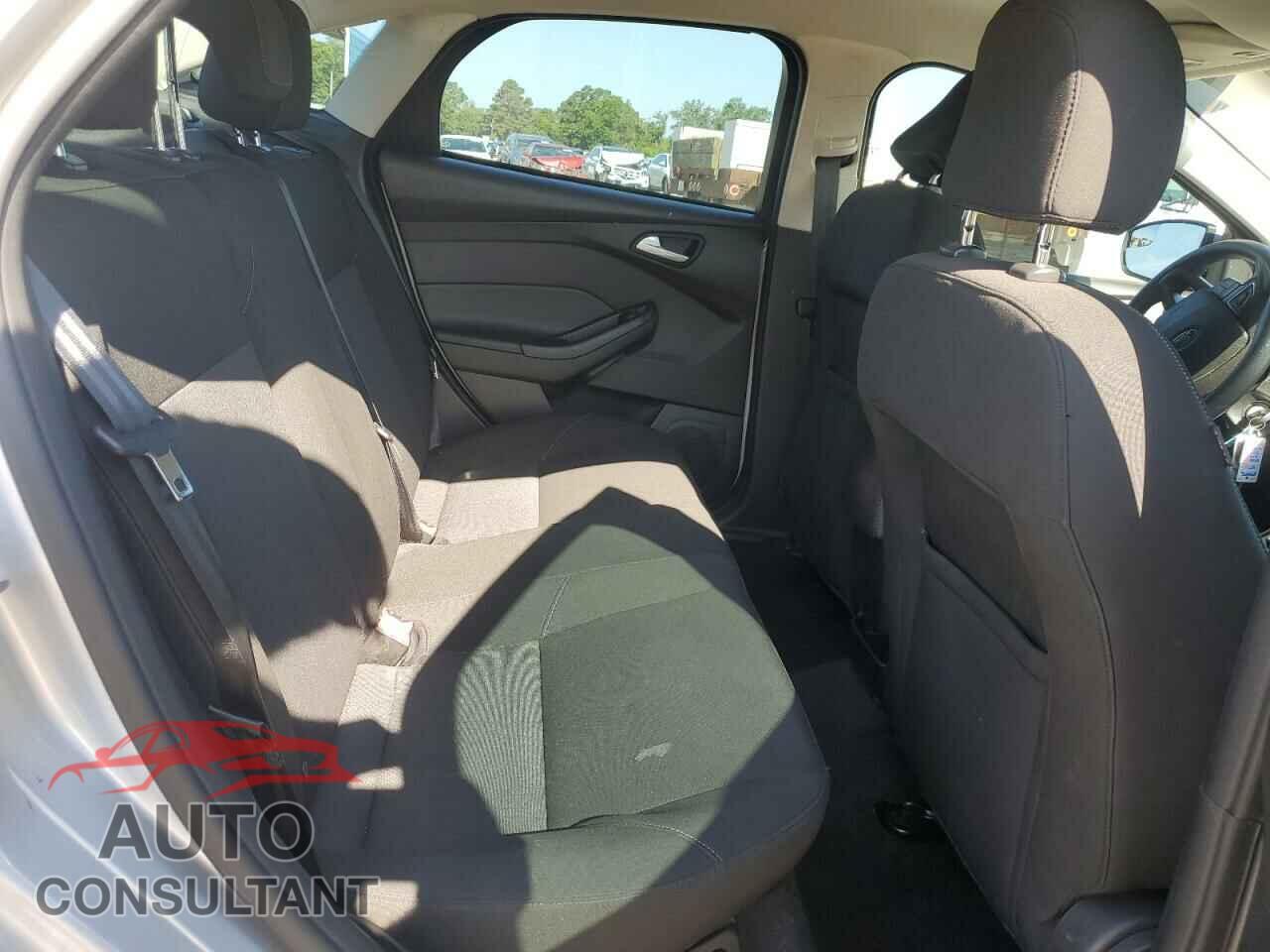 FORD FOCUS 2015 - 1FADP3F24FL297889