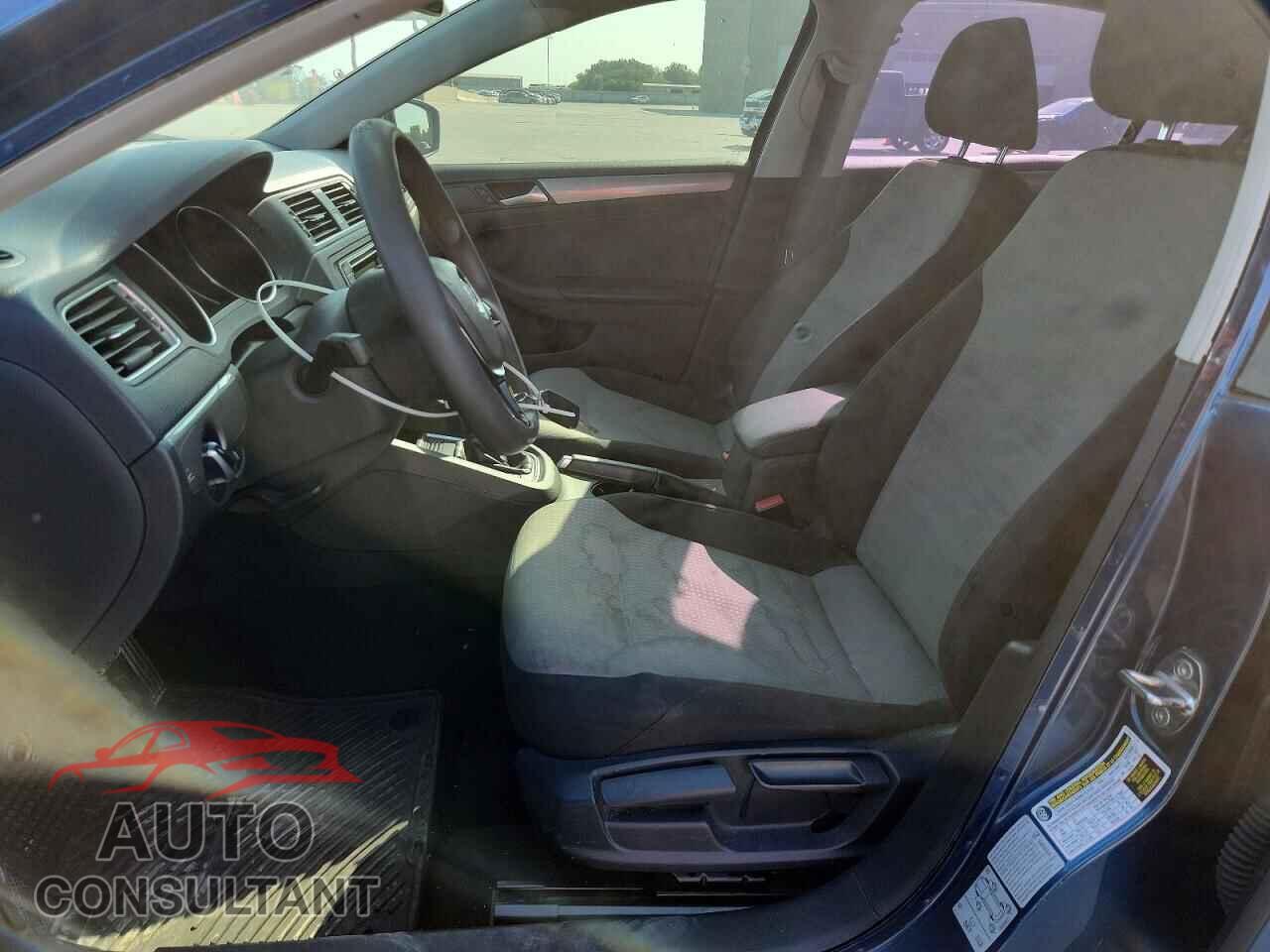 VOLKSWAGEN JETTA 2017 - 3VW2B7AJXHM383826