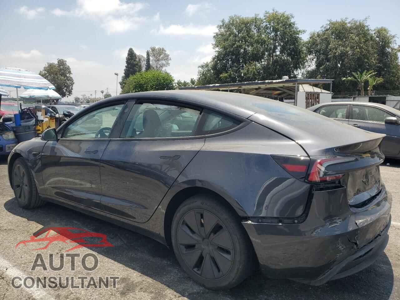 TESLA MODEL 3 2025 - 5YJ3E1EA7SF906902