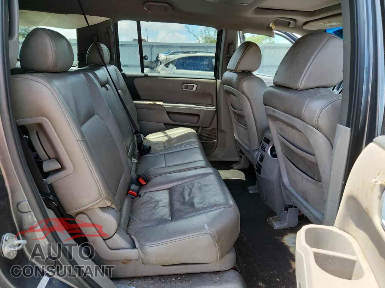 HONDA PILOT 2010 - 5FNYF4H62AB024109