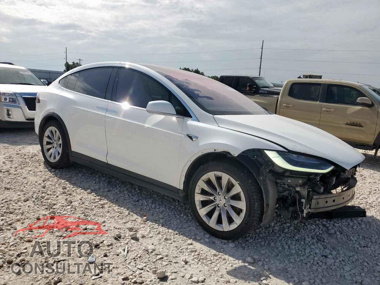 TESLA MODEL X 2017 - 5YJXCAE22HF061675