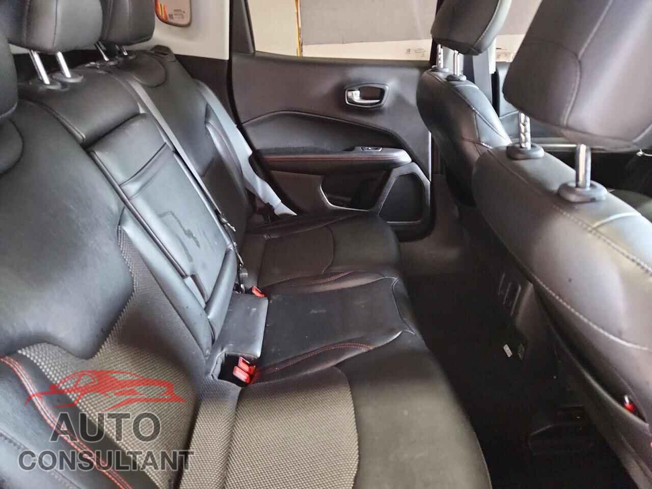 JEEP COMPASS 2018 - 3C4NJDDB4JT457159