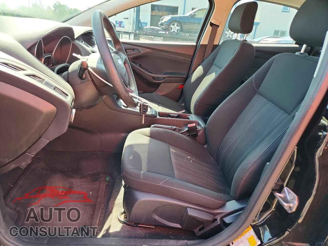 FORD FOCUS 2018 - 1FADP3E24JL233927