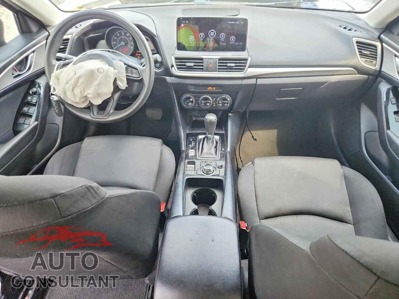 MAZDA 3 2017 - 3MZBN1U73HM156417
