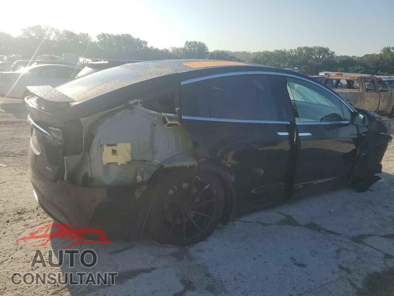 TESLA MODEL X 2017 - 5YJXCBE20HF051054