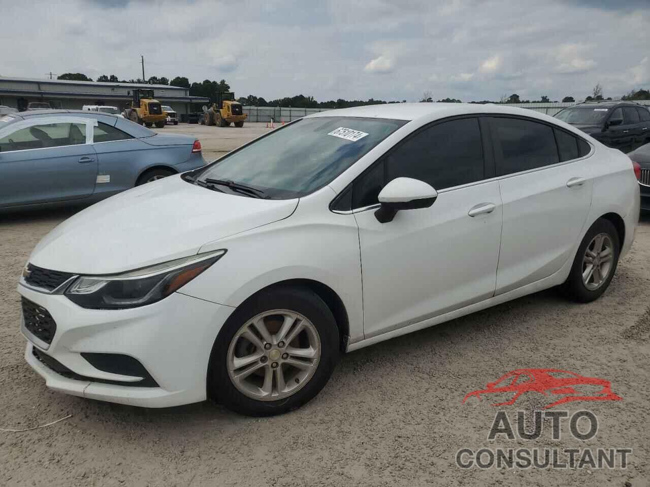 CHEVROLET CRUZE 2018 - 1G1BE5SMXJ7110210