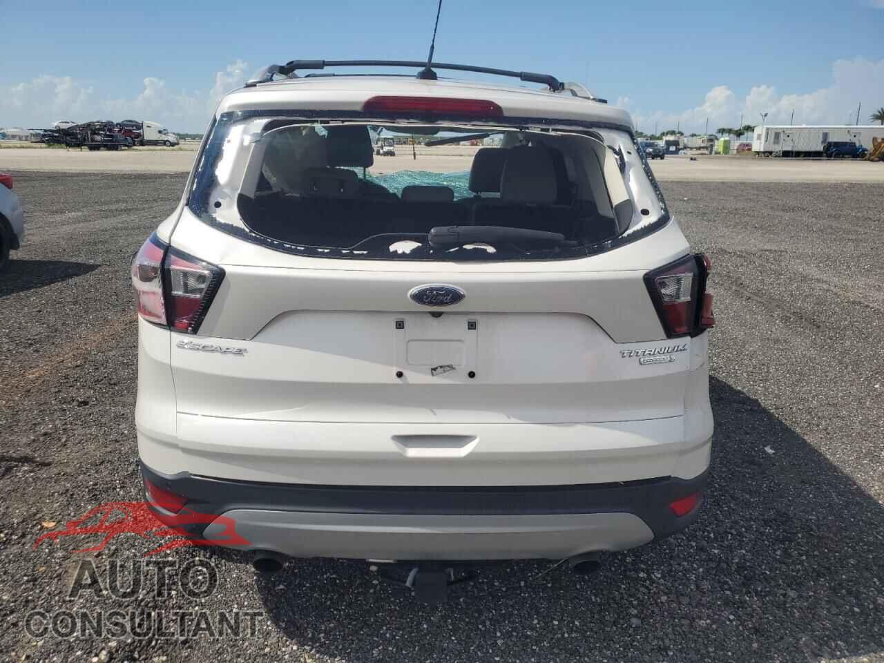 FORD ESCAPE 2017 - 1FMCU0J93HUB96532