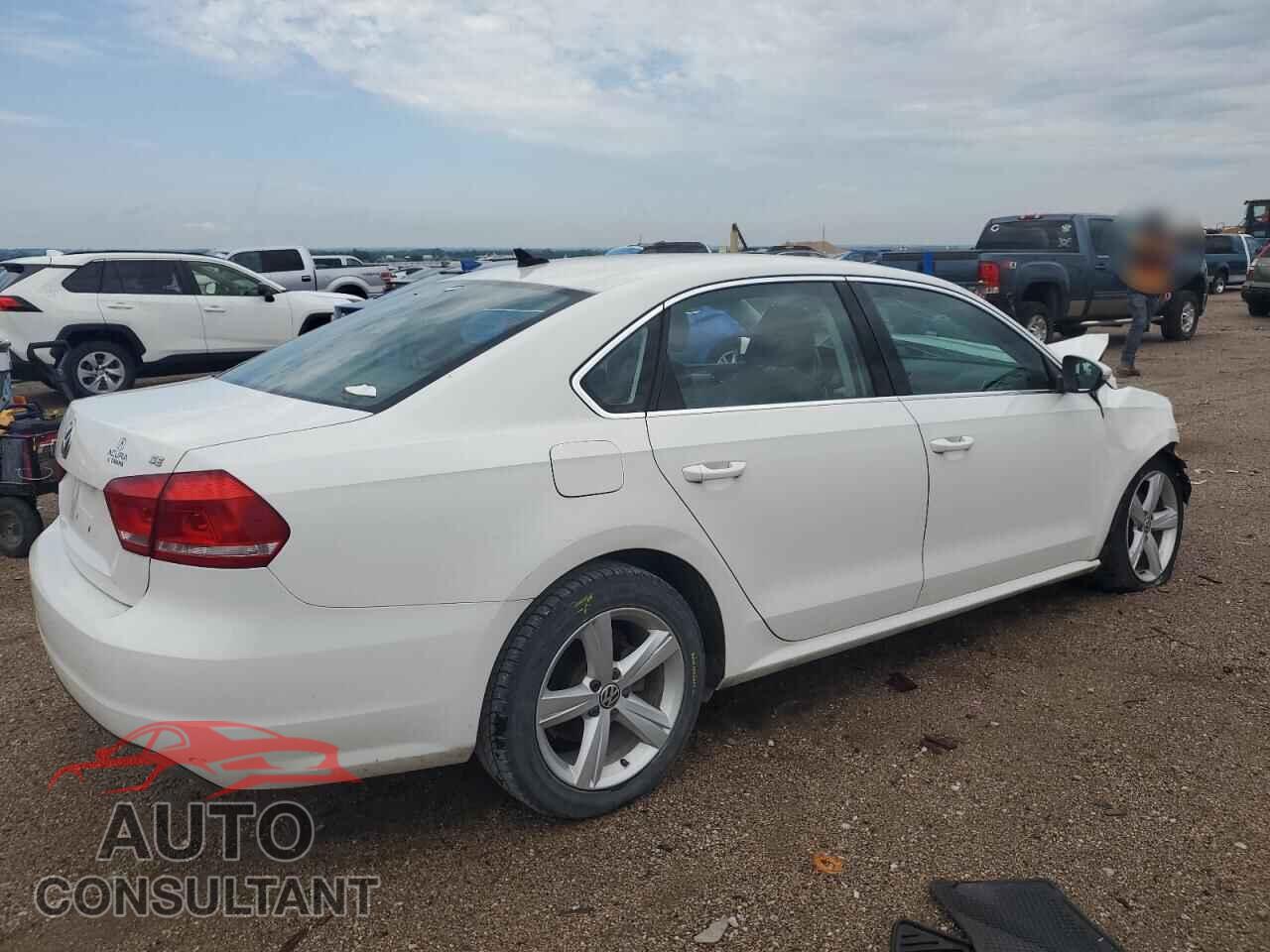 VOLKSWAGEN PASSAT 2012 - 1VWBP7A30CC055103