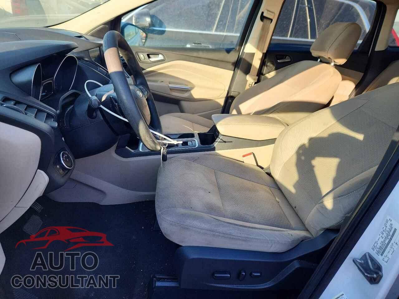 FORD ESCAPE 2017 - 1FMCU0G98HUC00629