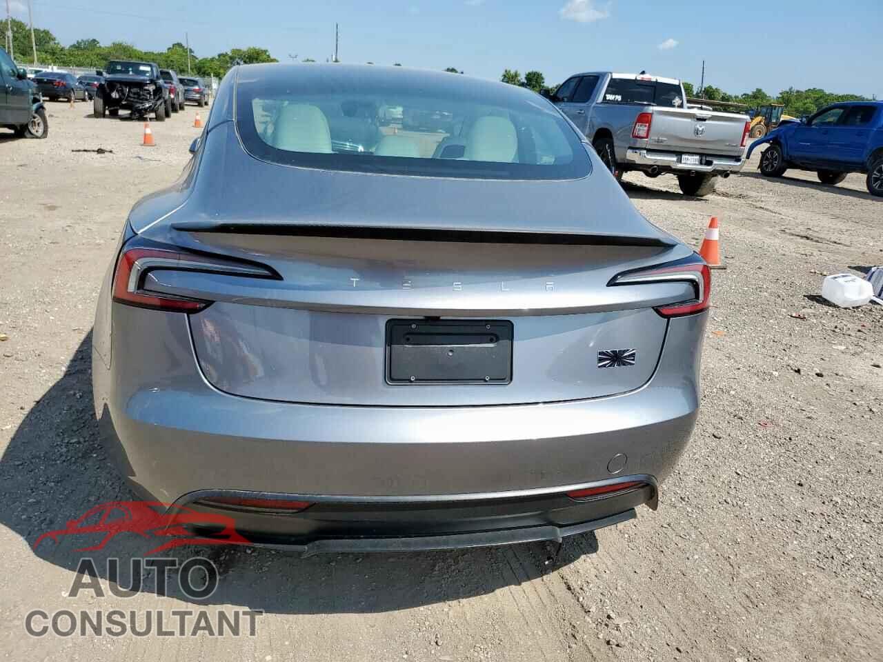 TESLA MODEL 3 2025 - 5YJ3E1ET7SF926407