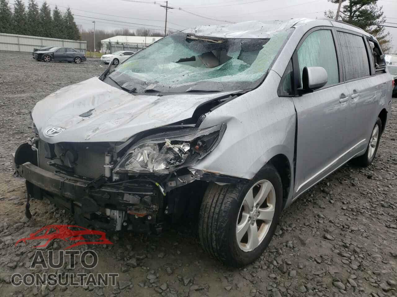 TOYOTA SIENNA 2017 - 5TDKZ3DC2HS894595