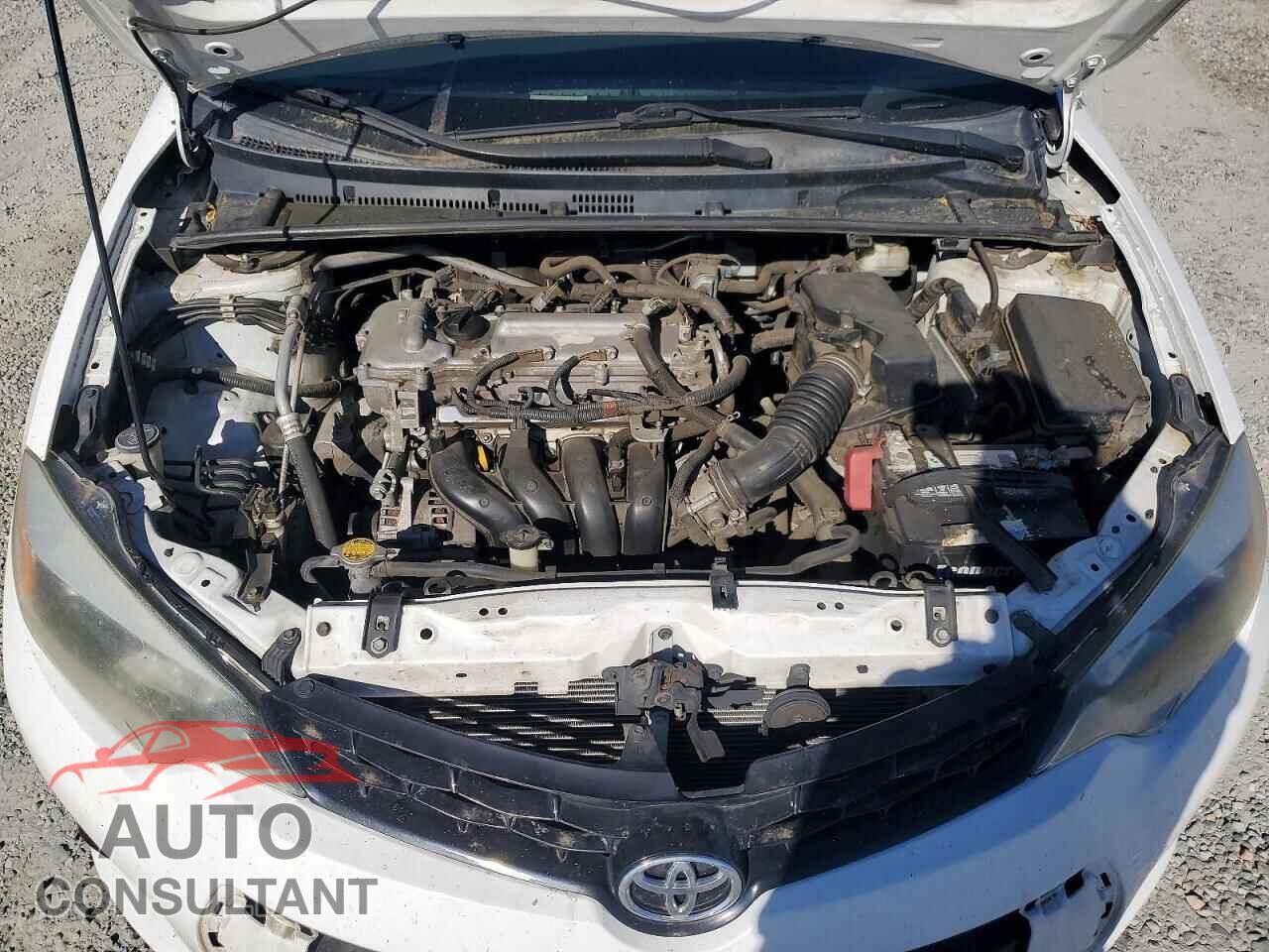 TOYOTA COROLLA 2015 - 5YFBURHE7FP224043