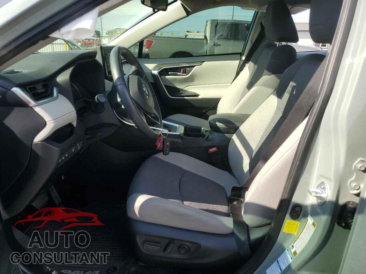 TOYOTA RAV4 2021 - JTMP1RFV3MD073087