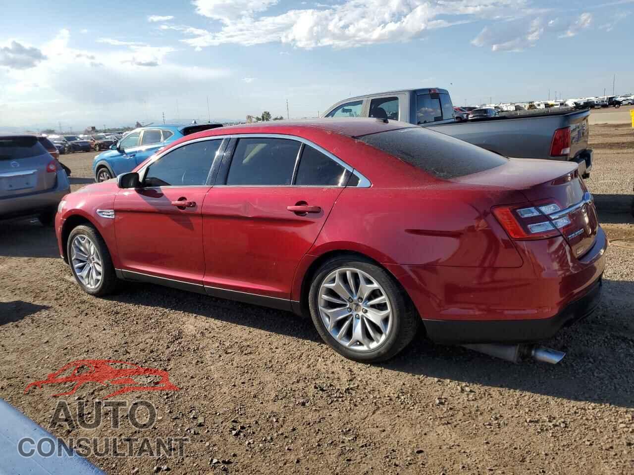 FORD TAURUS 2018 - 1FAHP2F82JG106245