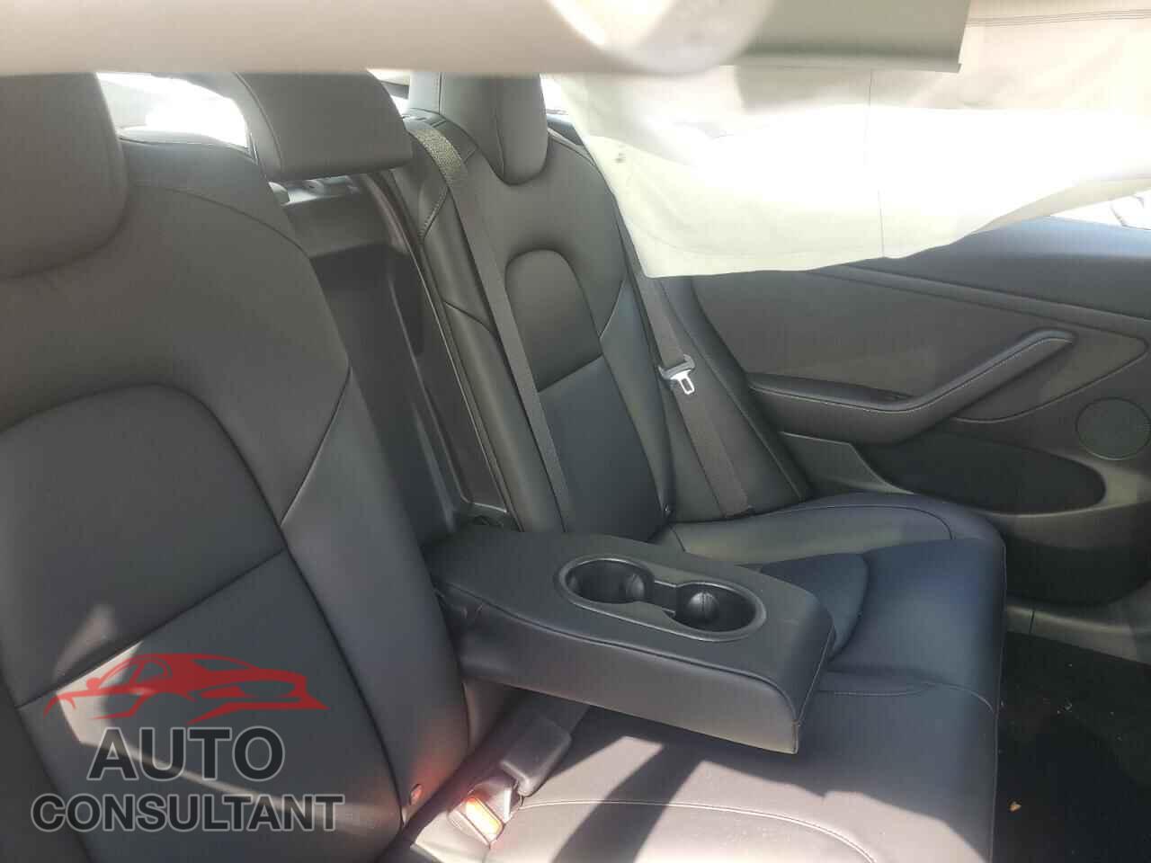 TESLA MODEL 3 2021 - 5YJ3E1EC8MF084602