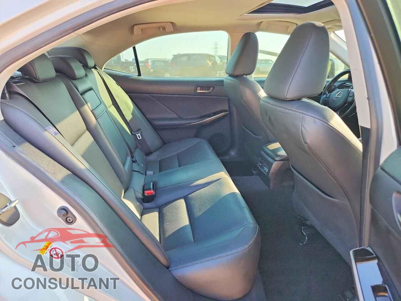 LEXUS IS 2018 - JTHBA1D24J5066237