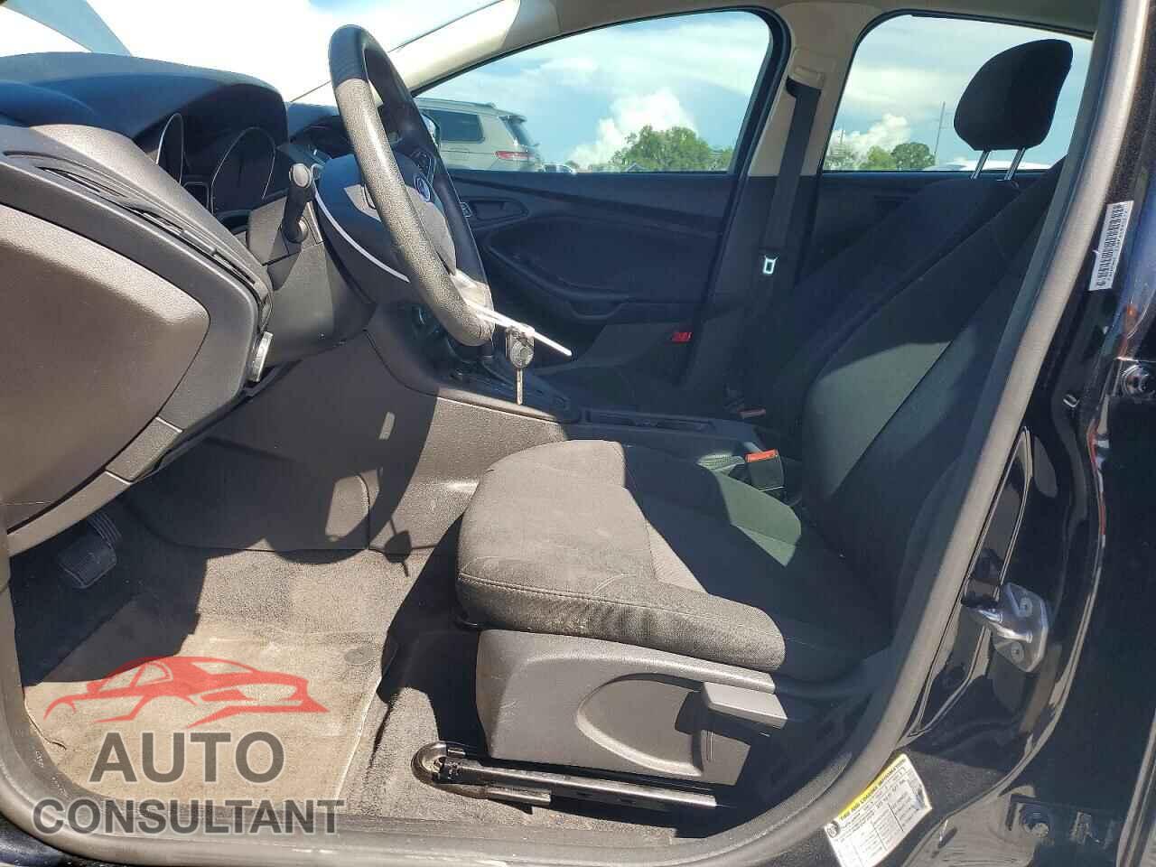 FORD FOCUS 2018 - 1FADP3E2XJL243152