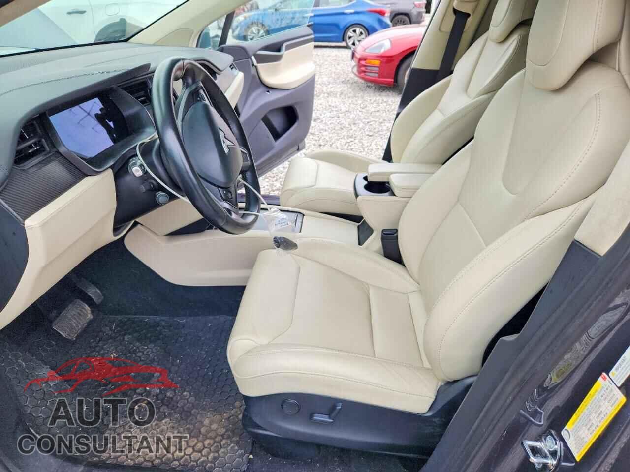 TESLA MODEL X 2018 - 5YJXCDE21JF110565