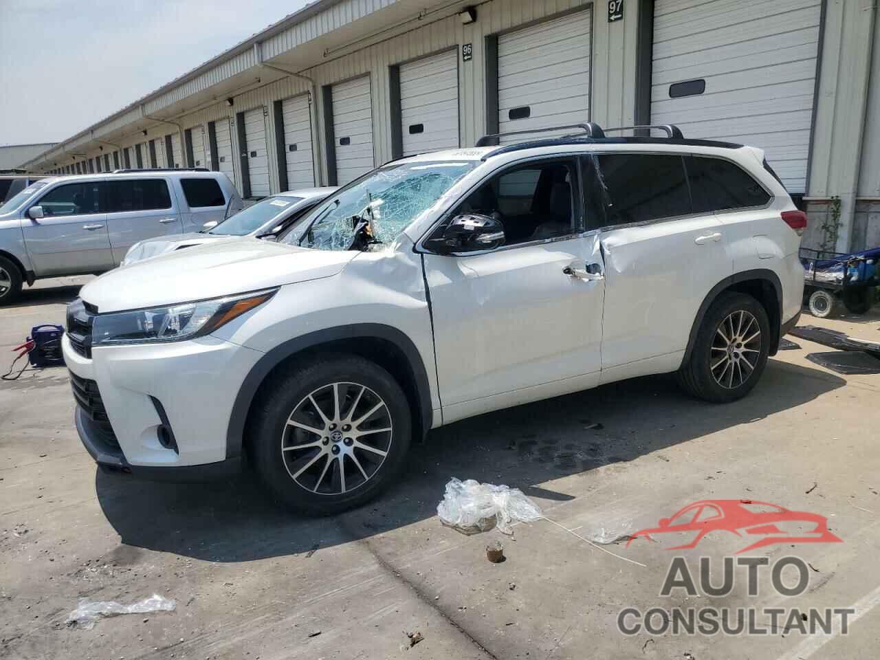 TOYOTA HIGHLANDER 2018 - 5TDJZRFH9JS559055