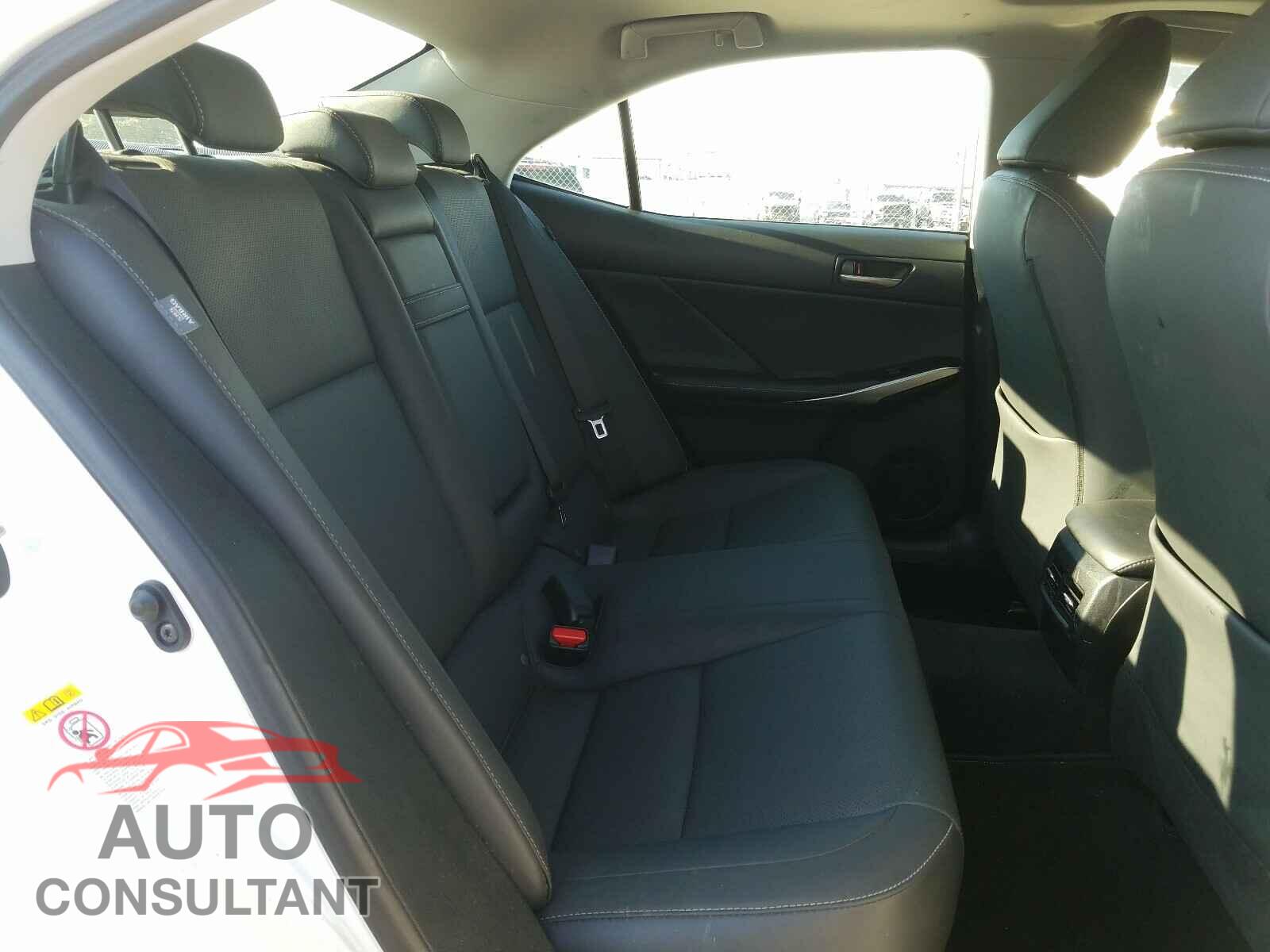 LEXUS IS 2018 - JTHBA1D27J5063171