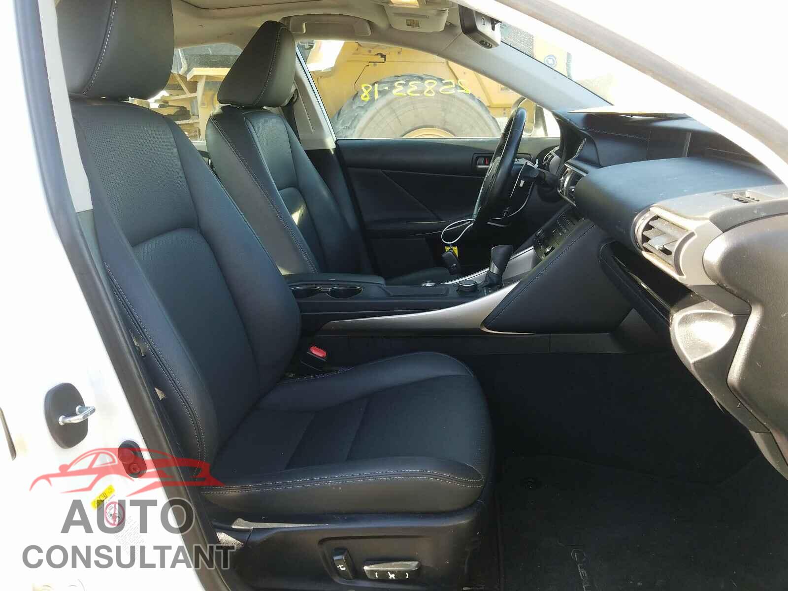 LEXUS IS 2018 - JTHBA1D27J5063171