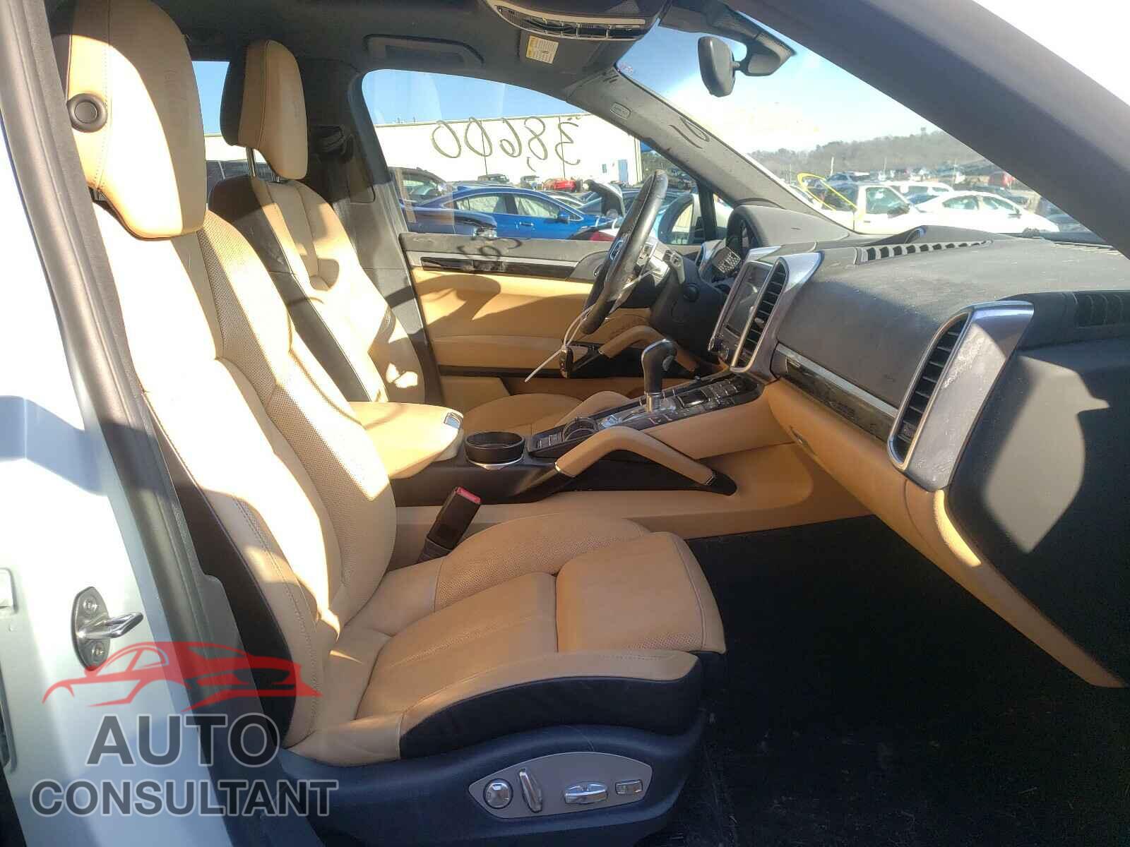 PORSCHE CAYENNE 2018 - WP1AA2A29JKA05098