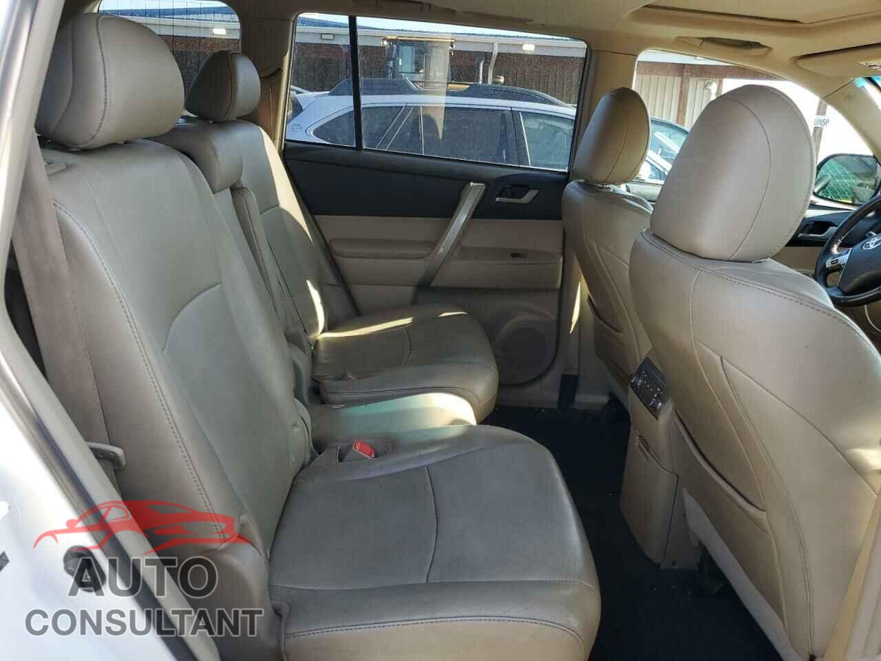 TOYOTA HIGHLANDER 2011 - 5TDBK3EH7BS064295