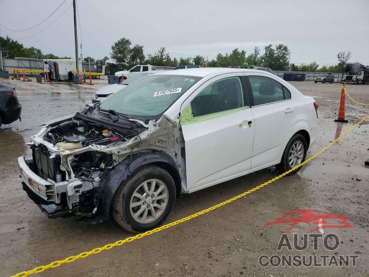 CHEVROLET SONIC 2018 - 1G1JD5SHXJ4127138