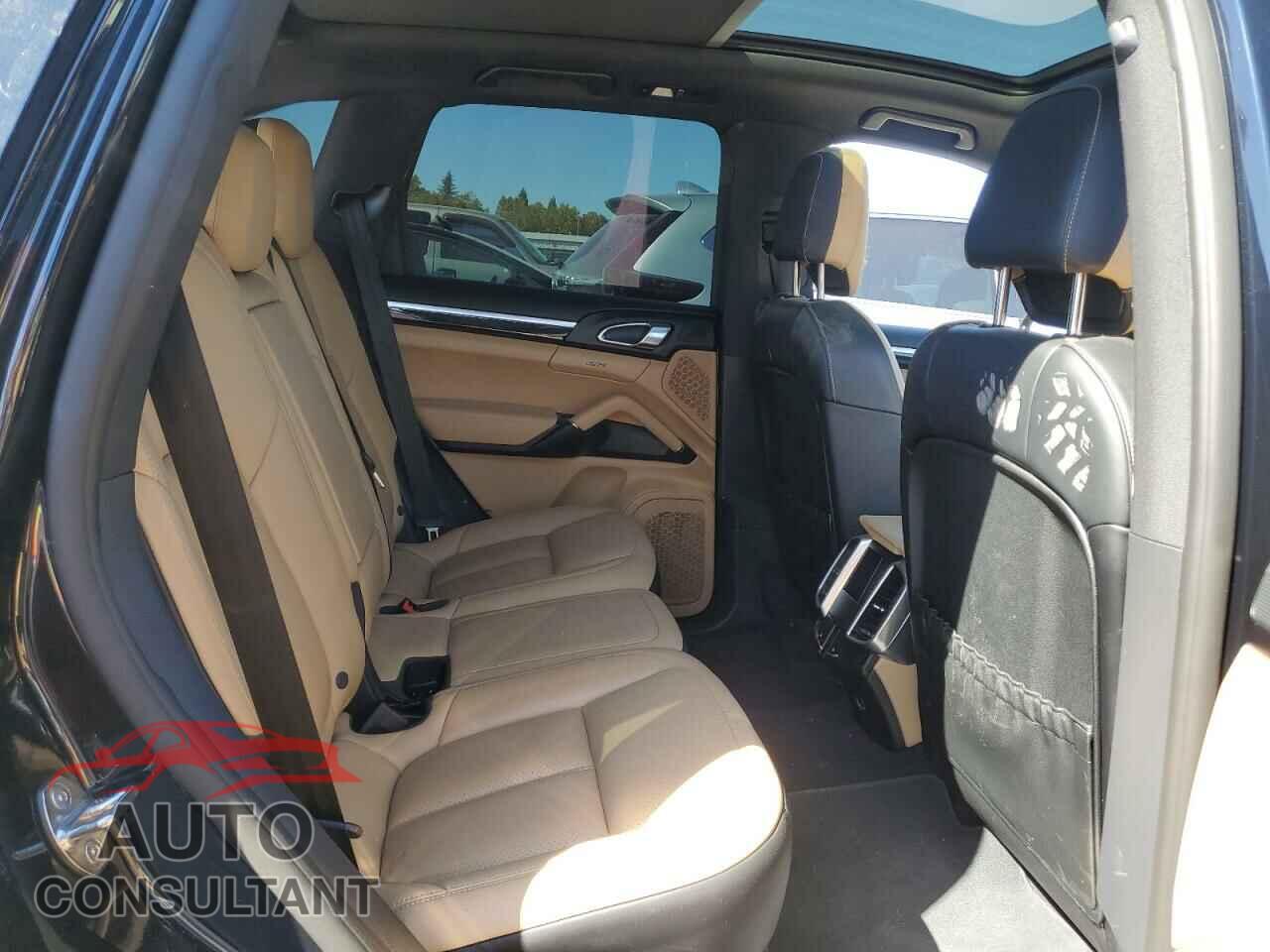 PORSCHE CAYENNE 2018 - WP1AA2A23JKA06778