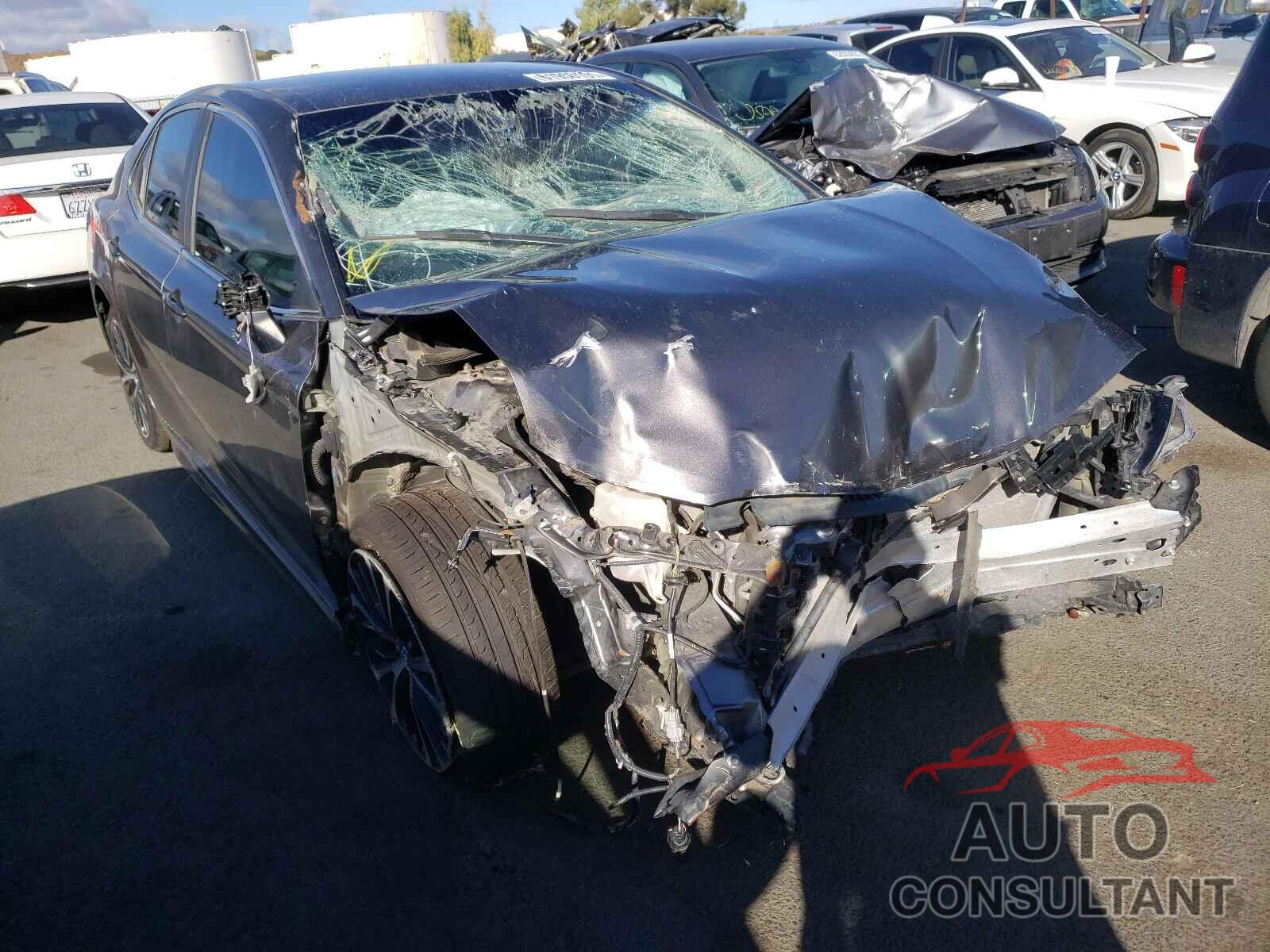 TOYOTA CAMRY 2018 - 4T1B11HK3JU613642