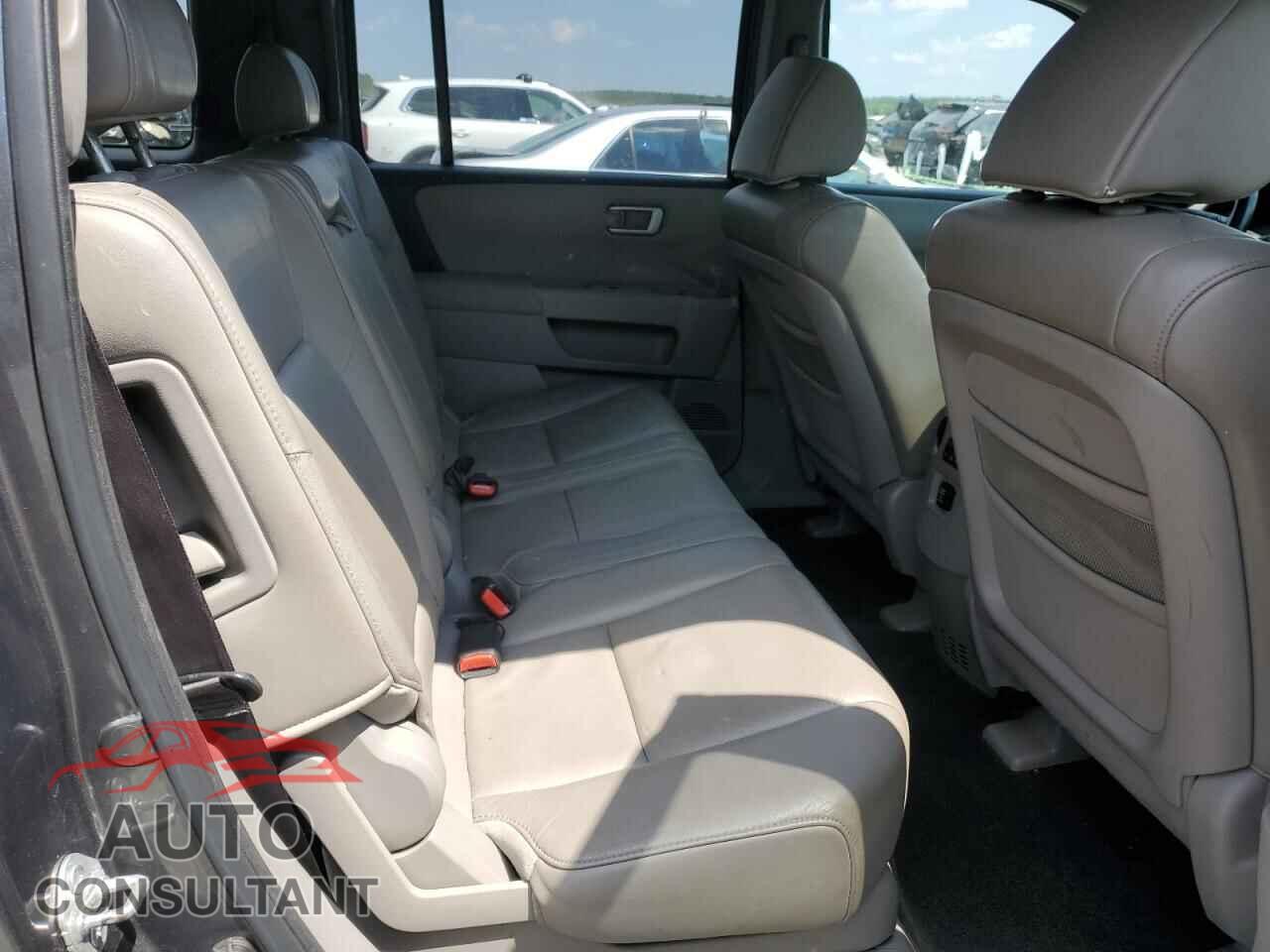 HONDA PILOT 2011 - 5FNYF4H50BB024604