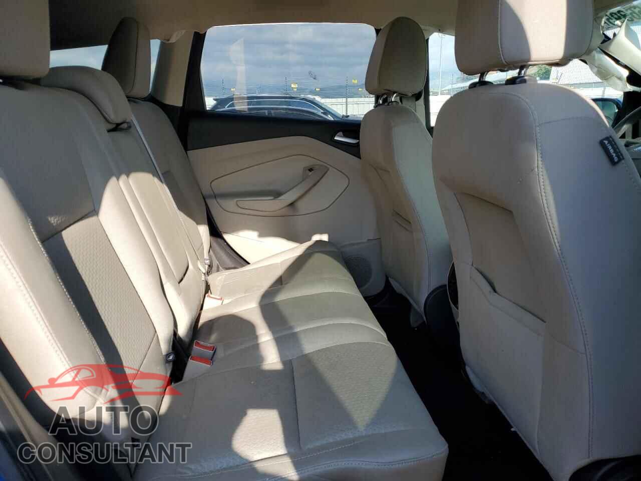FORD ESCAPE 2017 - 1FMCU9GD4HUC28064