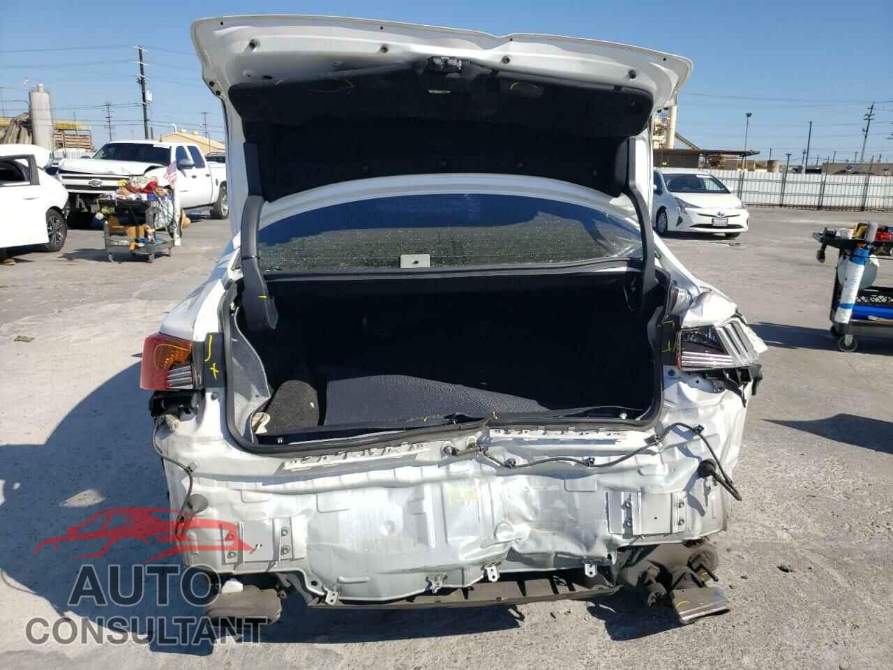 LEXUS IS 2017 - JTHBA1D24H5043373