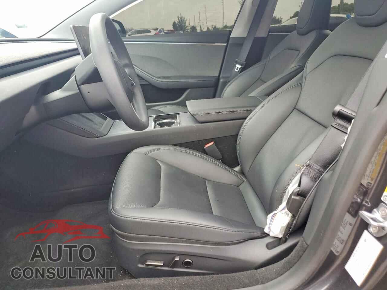 TESLA MODEL 3 2025 - 5YJ3E1EA3SF030149