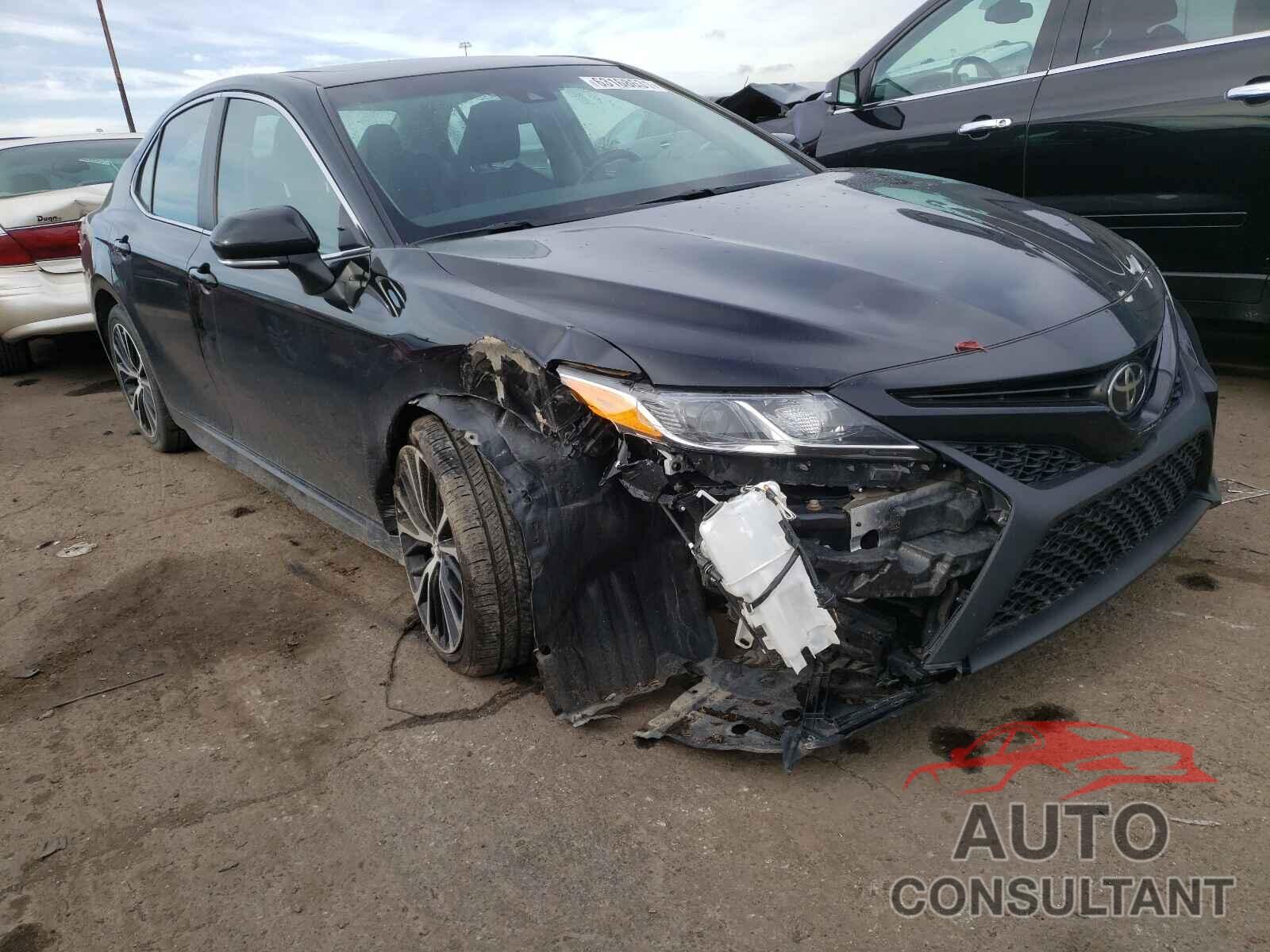 TOYOTA CAMRY 2018 - 4T1B11HK5JU021031