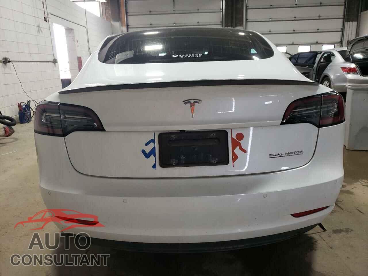 TESLA MODEL 3 2019 - 5YJ3E1EB1KF393252