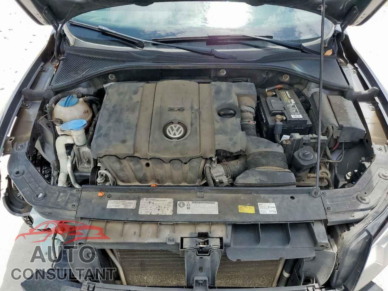 VOLKSWAGEN PASSAT 2012 - 1VWAH7A30CC096307