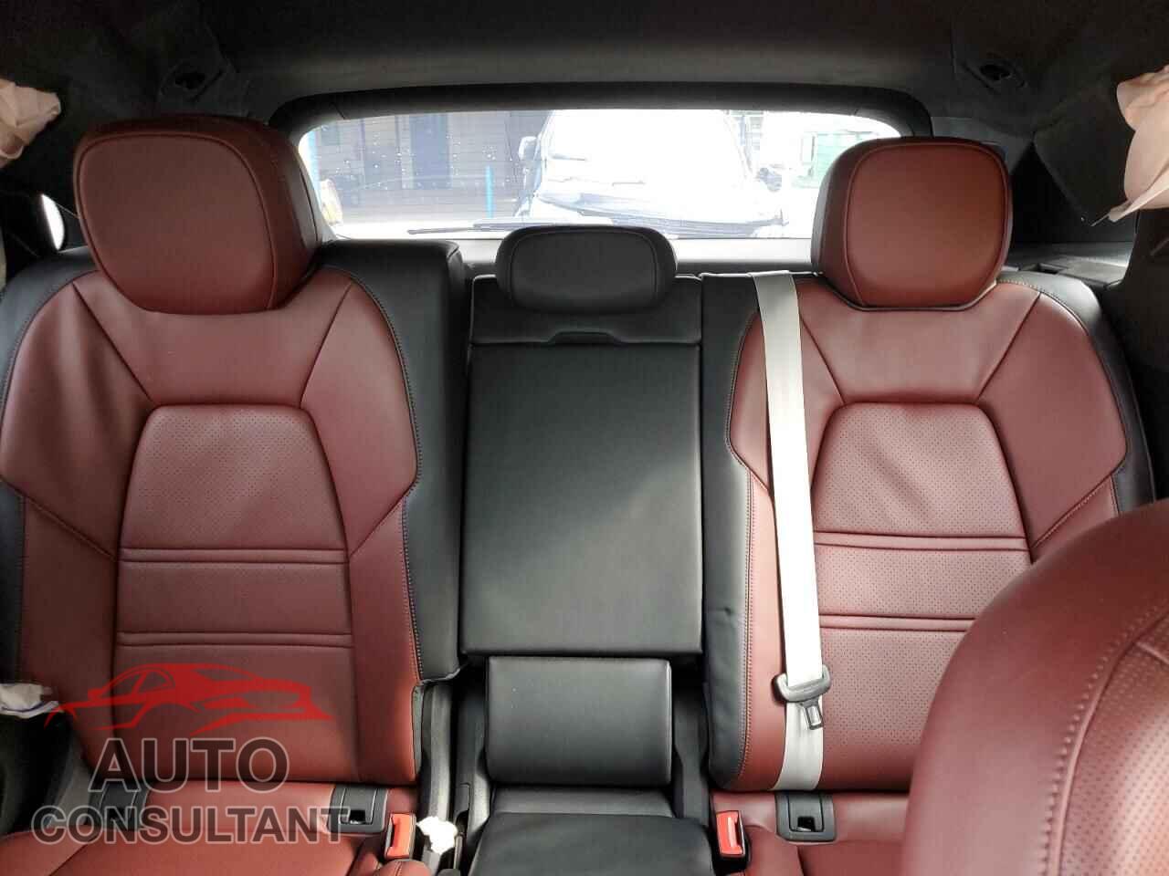 PORSCHE CAYENNE 2024 - WP1AA2AY2RDA05772