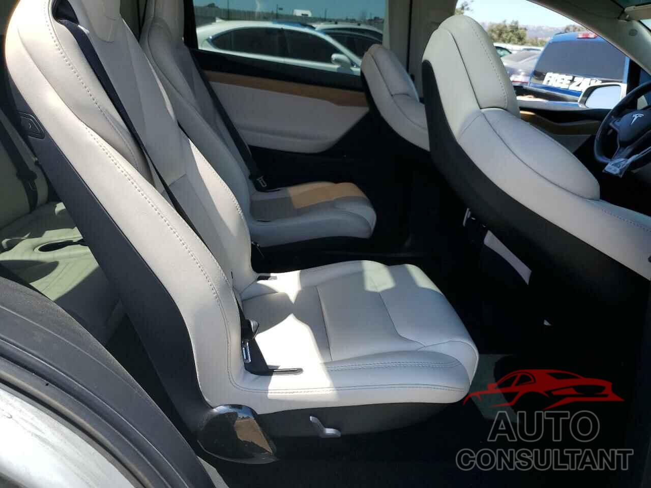 TESLA MODEL X 2018 - 5YJXCBE22JF127279