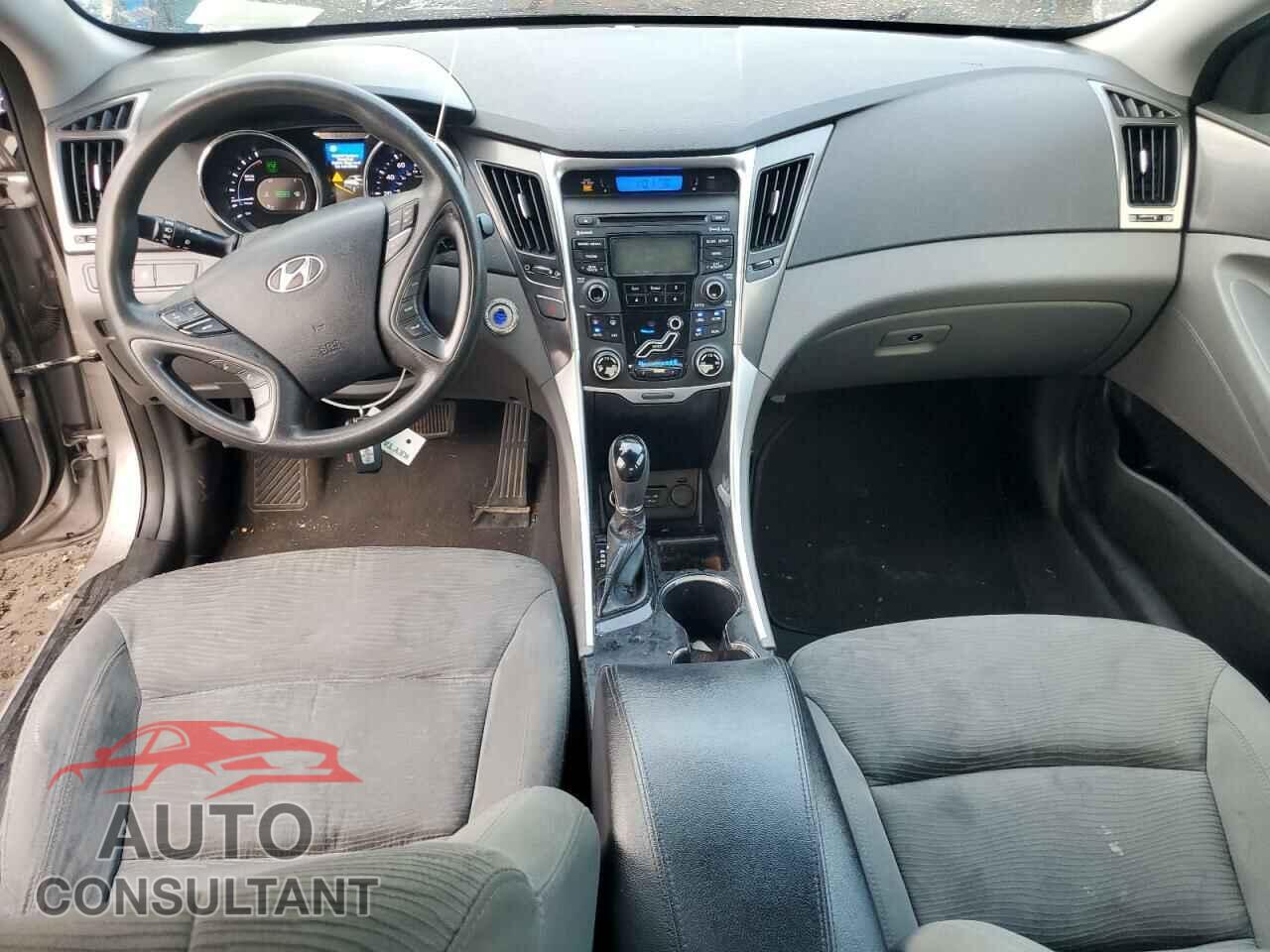 HYUNDAI SONATA 2013 - KMHEC4A45DA067114