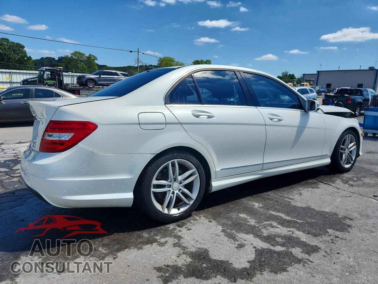 MERCEDES-BENZ C-CLASS 2013 - WDDGF4HB2DA767462