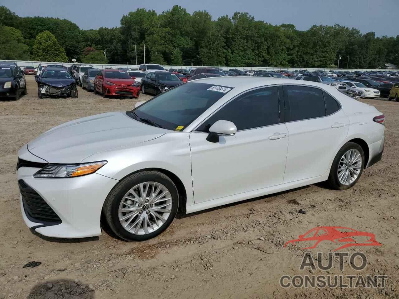 TOYOTA CAMRY 2018 - 4T1B11HK8JU030502