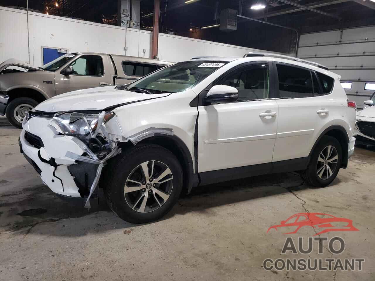 TOYOTA RAV4 2017 - JTMRFREV1HJ715647