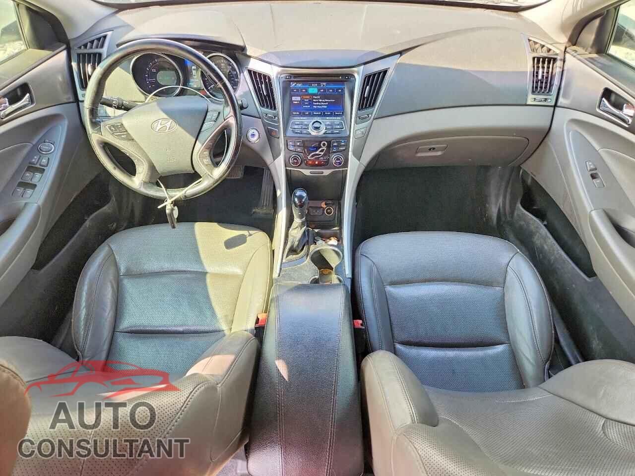 HYUNDAI SONATA 2013 - KMHEC4A41DA097565