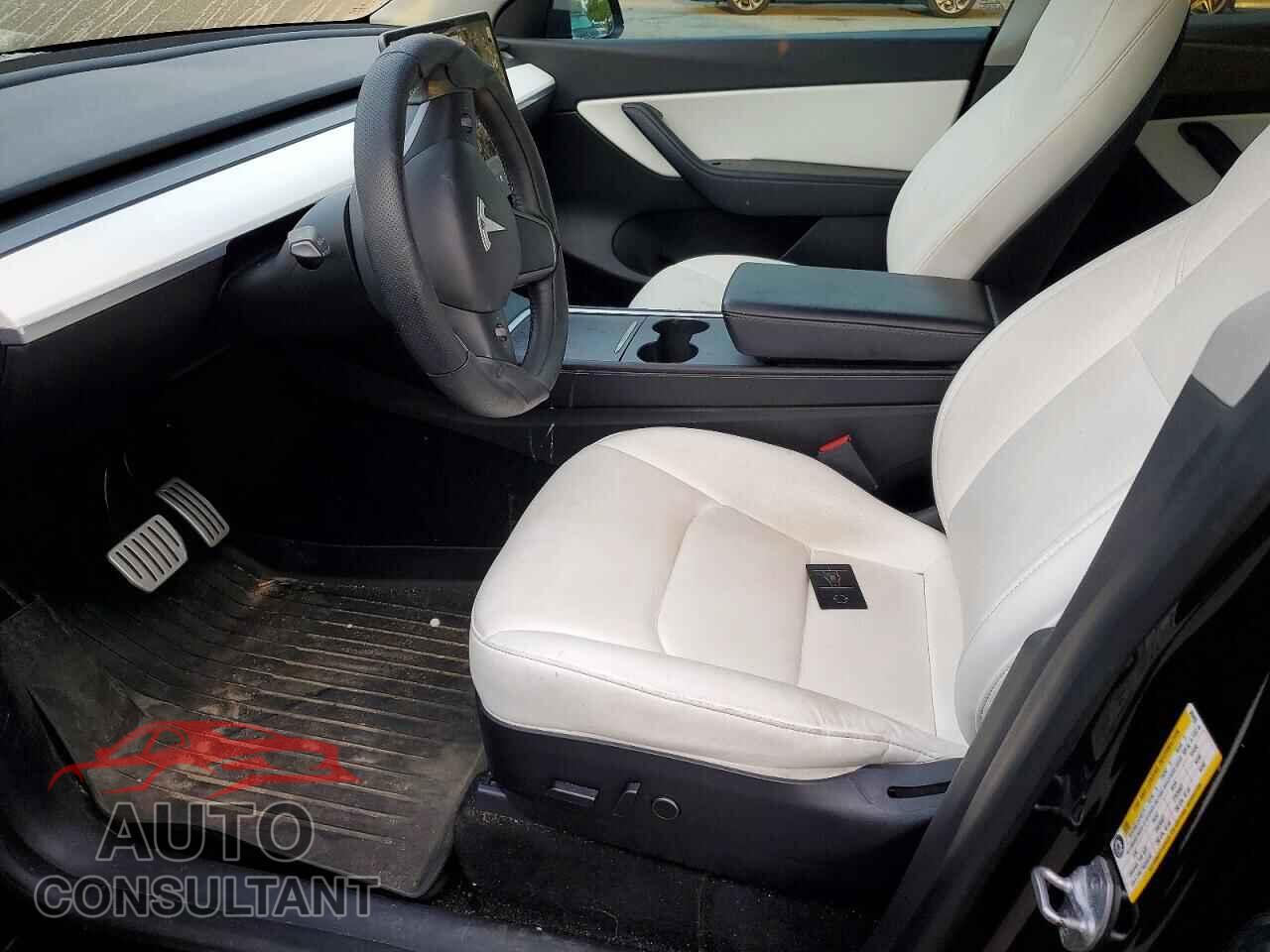 TESLA MODEL Y 2021 - 5YJYGDEF1MF305226