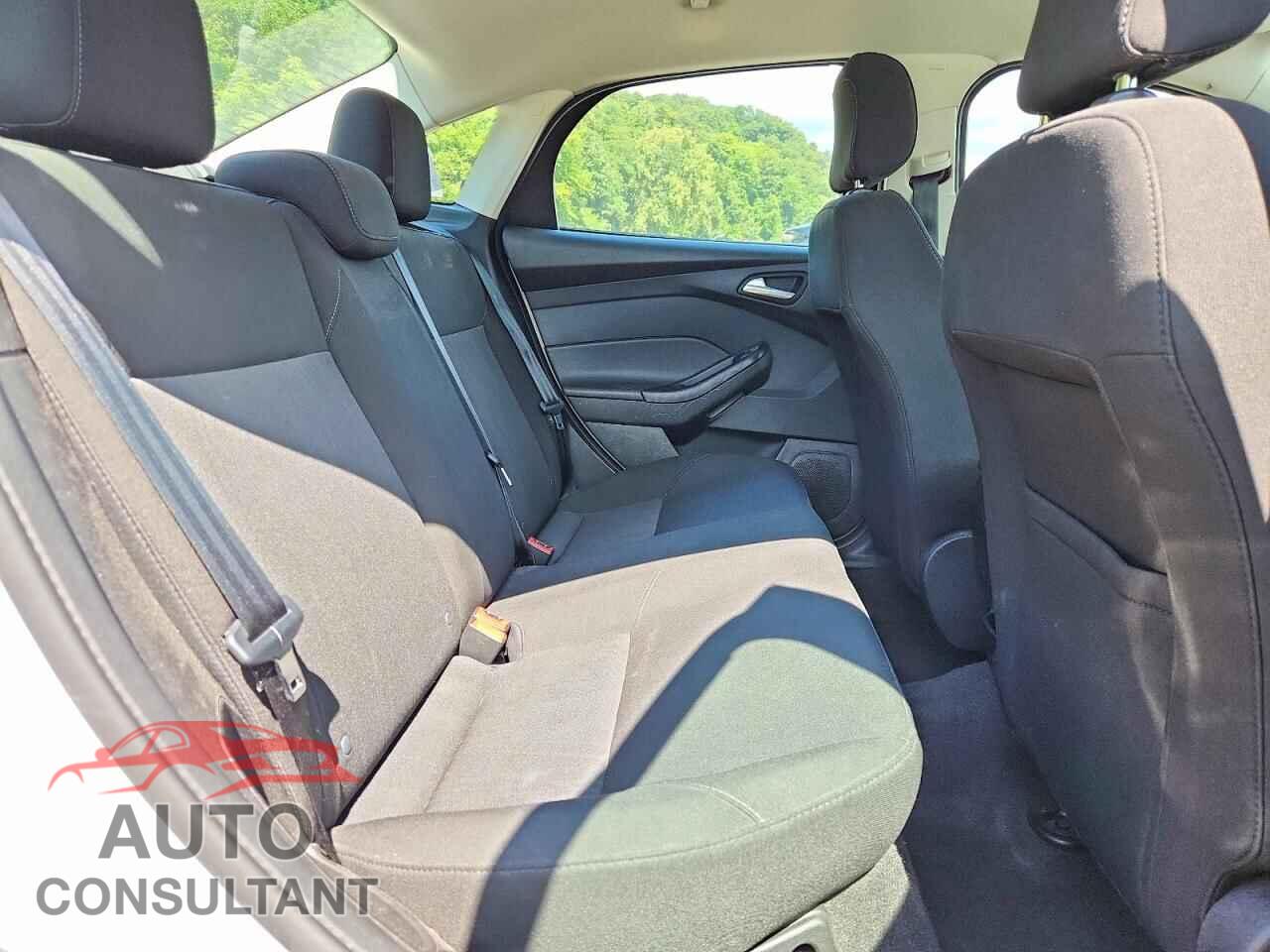 FORD FOCUS 2018 - 1FADP3F21JL279892