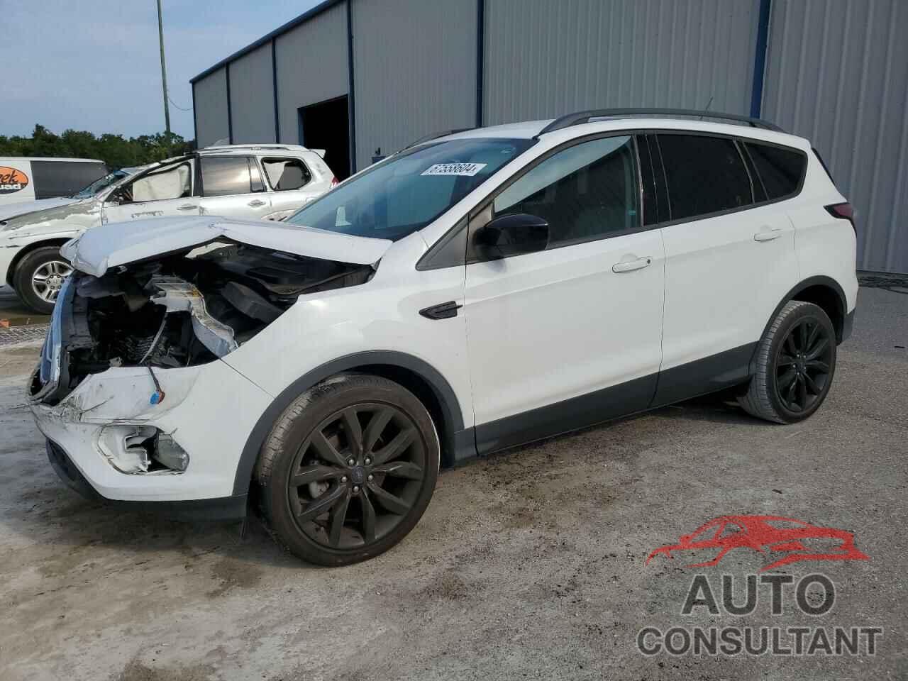 FORD ESCAPE 2017 - 1FMCU0GDXHUB73986